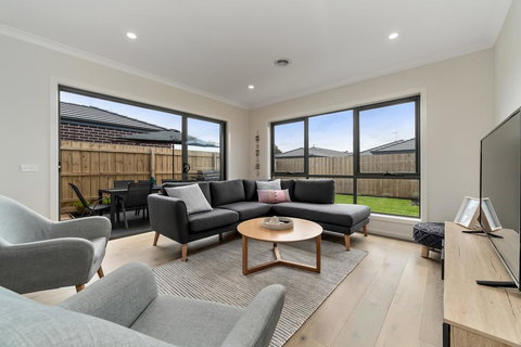 Brand New And Beautiful - Rosebud Holiday Home - eTourism Australia 3