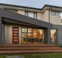 Brighton East 3 Bedroom 3 Bathroom Townhouse - eTourism Australia