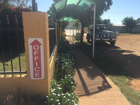 Carnarvon Caravan Park - eTourism Australia 3