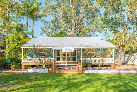 Celestial Dew Guest House, Day Spa, Retreat - eTourism Australia 0