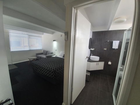 Charles Sturt Motor Inn - eTourism Australia 3