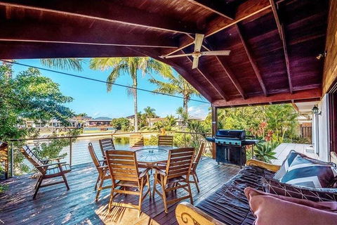 Coconut Grove Holiday House - eTourism Australia 0