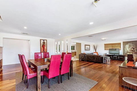 Coconut Grove Holiday House - eTourism Australia 3