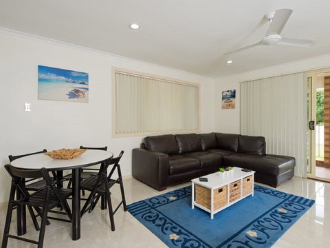 Comfortable Lowset Family Home Only Minutes From The Water! Tarooki St, Bellara - eTourism Australia 2