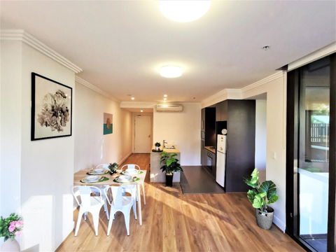 Cozy Spacious Home In Sydney Olympic Park - eTourism Australia 3