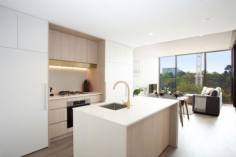 Designer Apartment With Balcony In Quiet Suburb - eTourism Australia 1