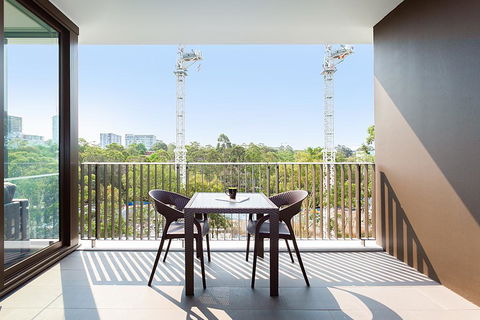 Designer Apartment With Balcony In Quiet Suburb - eTourism Australia 3