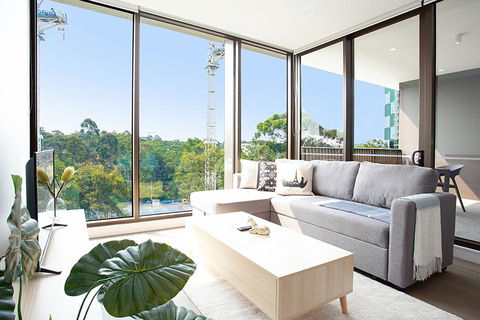 Designer Apartment With Balcony In Quiet Suburb - eTourism Australia 0