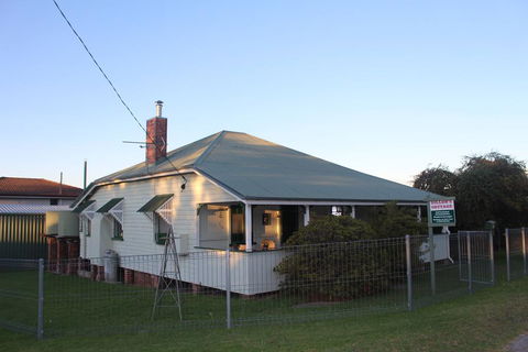 Dillons Cottage - eTourism Australia 0