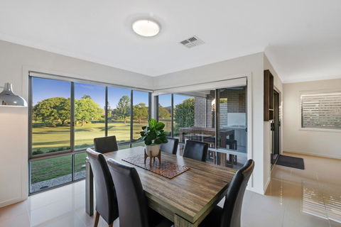 Fairway Village @ Windaroo Lakes Golf Club - eTourism Australia 0