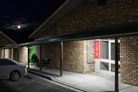 Farnham Court Motel And Restaurant - eTourism Australia 2