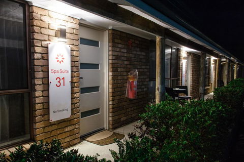 Farnham Court Motel And Restaurant - eTourism Australia 3