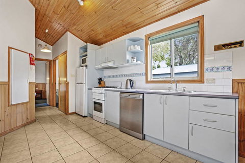 Kendalls Beach Holiday Park - eTourism Australia 2