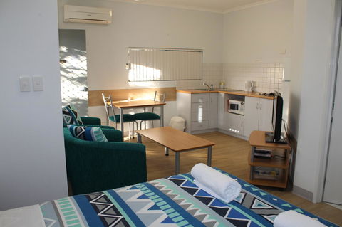 Mandurah Ocean Marina Chalets - eTourism Australia 1