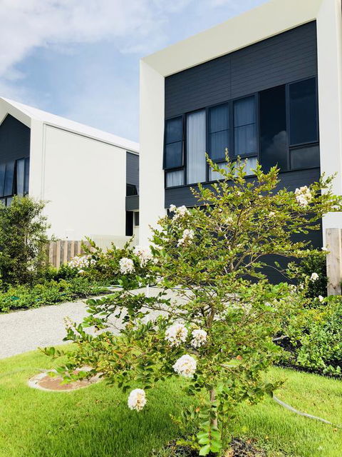 New Spacious Beachside Townhouse - eTourism Australia 3