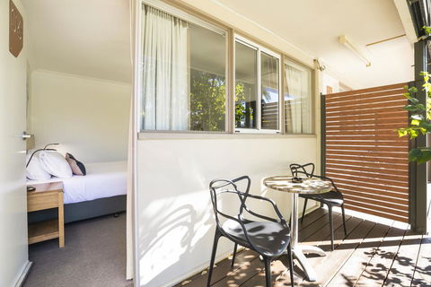 Nightcap At Golden Beach Tavern - eTourism Australia 3