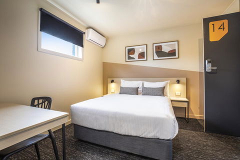 Nightcap At Manhattan Hotel - eTourism Australia 3