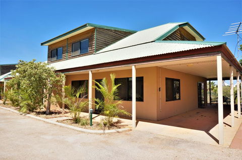 Ningaloo Breeze Villa 3 - 3 Bedroom Fully Self-Contained Holiday Accommodation - eTourism Australia 0