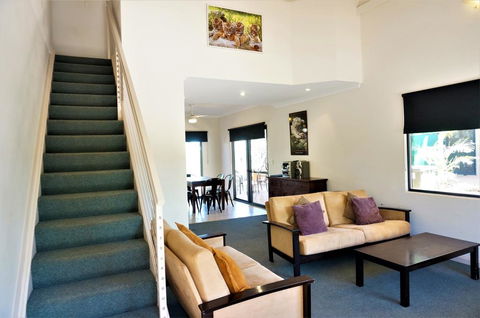 Ningaloo Breeze Villa 3 - 3 Bedroom Fully Self-Contained Holiday Accommodation - eTourism Australia 1