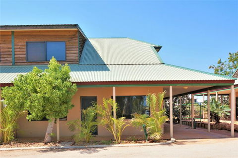 Ningaloo Breeze Villa 5 - 3 Bedroom Fully Self-Contained Holiday Accommodation - eTourism Australia 0