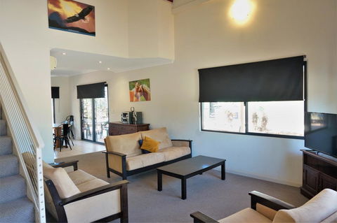 Ningaloo Breeze Villa 5 - 3 Bedroom Fully Self-Contained Holiday Accommodation - eTourism Australia 2