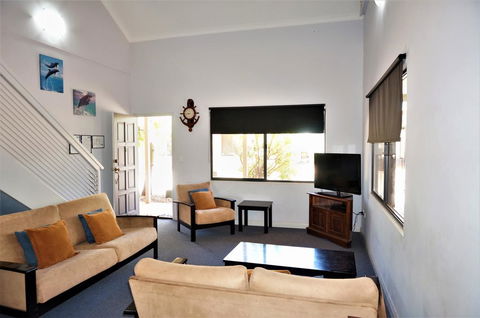 Ningaloo Breeze Villa 8 - 3 Bedroom Fully Self-Contained Holiday Accommodation - eTourism Australia 3