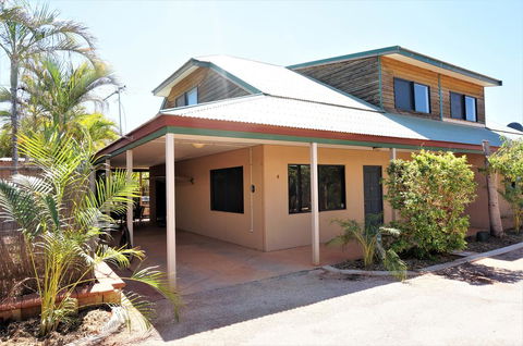 Ningaloo Breeze Villa 8 - 3 Bedroom Fully Self-Contained Holiday Accommodation - eTourism Australia 0