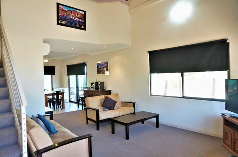 Ningaloo Breeze Villa 9 - 3 Bedroom Fully Self-Contained Holiday Accommodation - eTourism Australia 1