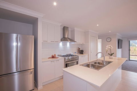 Nisi Casa Cowes - eTourism Australia 2