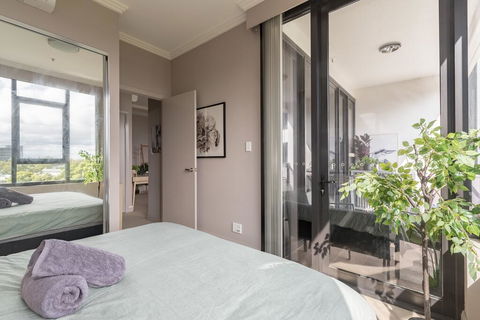 Olympic Park Near Qudos Bank Arena King Bed 1BR 1Bath Sleeps 6 Air-cond Parking - eTourism Australia 2