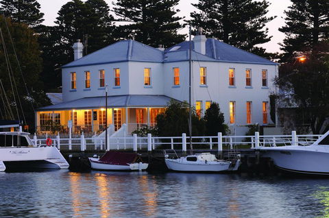 Oscars Waterfront Boutique Hotel - eTourism Australia 3