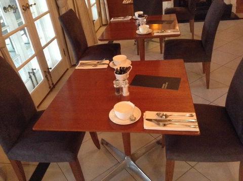 Oscars Waterfront Boutique Hotel - eTourism Australia 1