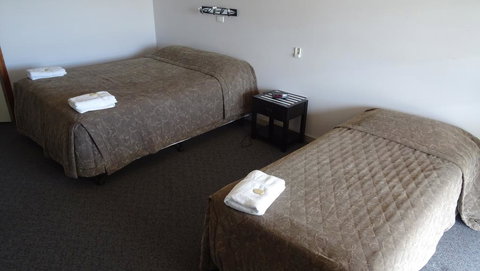 Paringa Hotel Motel - eTourism Australia 1