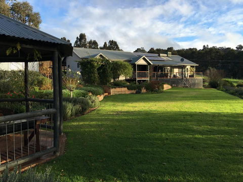 Rickaty On Blackwood - eTourism Australia 0