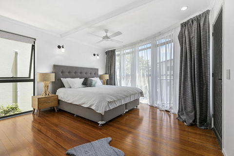 Stunning Beach Front Villa At Castaway Cove - eTourism Australia 2