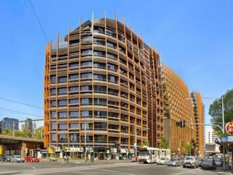 Stylish 1 Bedroom Apartment Amazing City Views - eTourism Australia 3