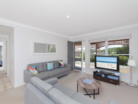 Surf Break - 10A Tuna (Downstairs) - eTourism Australia 1