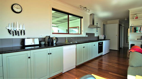 DOLPHIN LOOKOUT COTTAGE - Amazing Views Of The Bay Of Fires - eTourism Australia 5