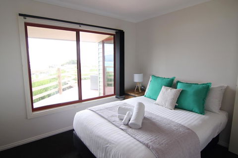 DOLPHIN LOOKOUT COTTAGE - Amazing Views Of The Bay Of Fires - eTourism Australia 8