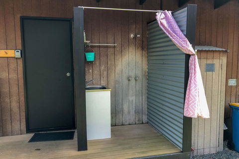 BAY OF FIRES ECO HUT Off Grid Experience At Binalong Bay - eTourism Australia 17