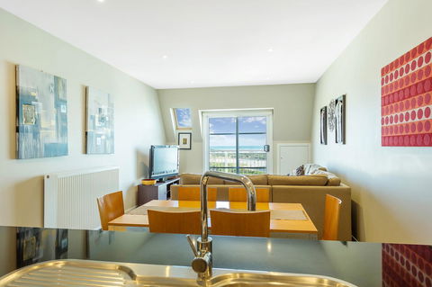 Deep Blue Hotel & Hot Springs - eTourism Australia 44