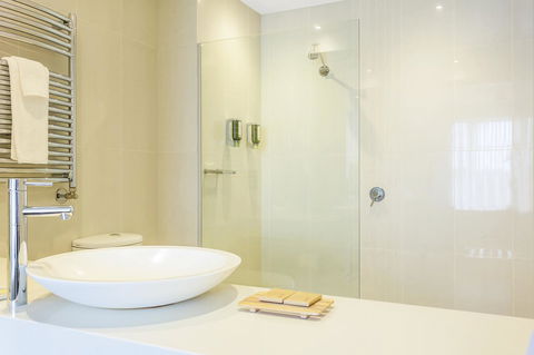 Deep Blue Hotel & Hot Springs - eTourism Australia 10