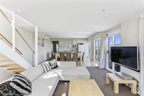 Deep Blue Hotel & Hot Springs - eTourism Australia 31