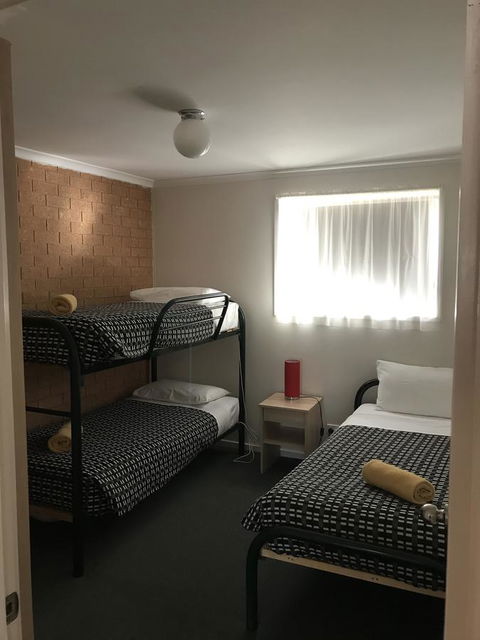 Beachcomber Motel & Apartments - eTourism Australia 10