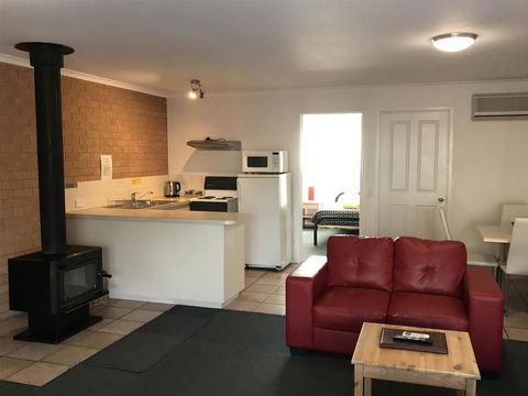 Beachcomber Motel & Apartments - eTourism Australia 13