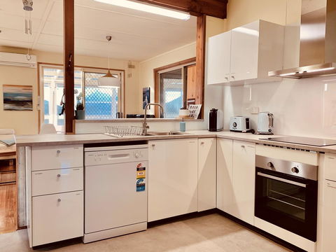 Nautique Beach House - eTourism Australia 13