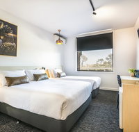 Nightcap at The Cheeky Squire - eTourism Australia