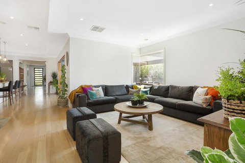 TRANQUIL HAVEN - MOUNT ELIZA - eTourism Australia 0