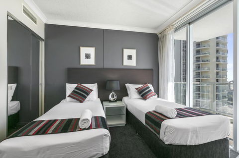 Mantra Towers Of Chevron - eTourism Australia 21