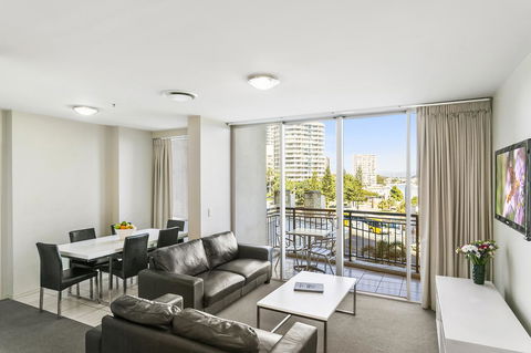 Mantra Towers Of Chevron - eTourism Australia 24